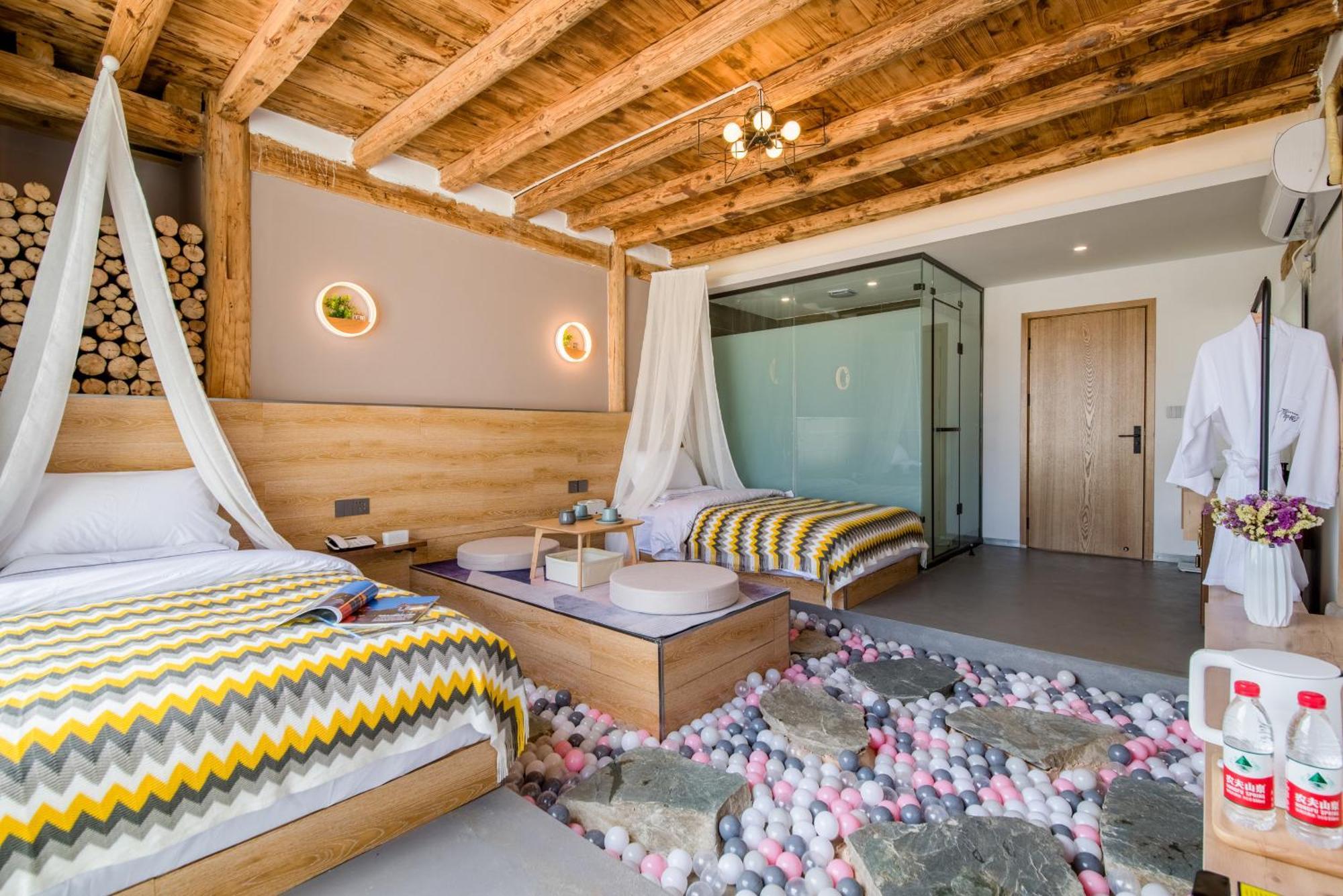 No Flowers Boutique Hostel Кунмин Екстериор снимка