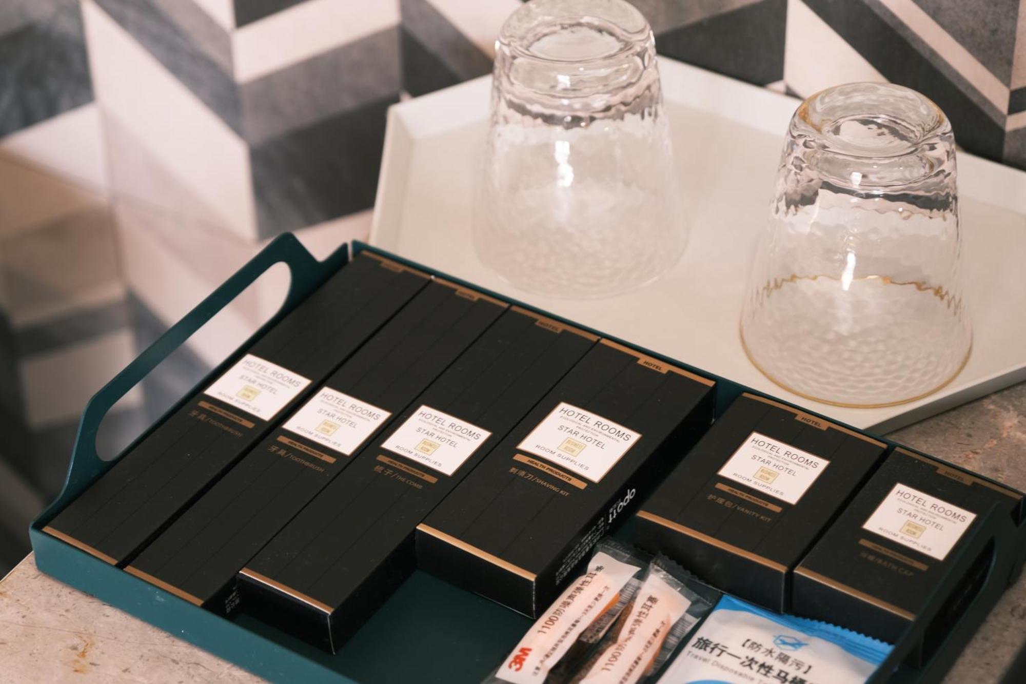 No Flowers Boutique Hostel Кунмин Екстериор снимка