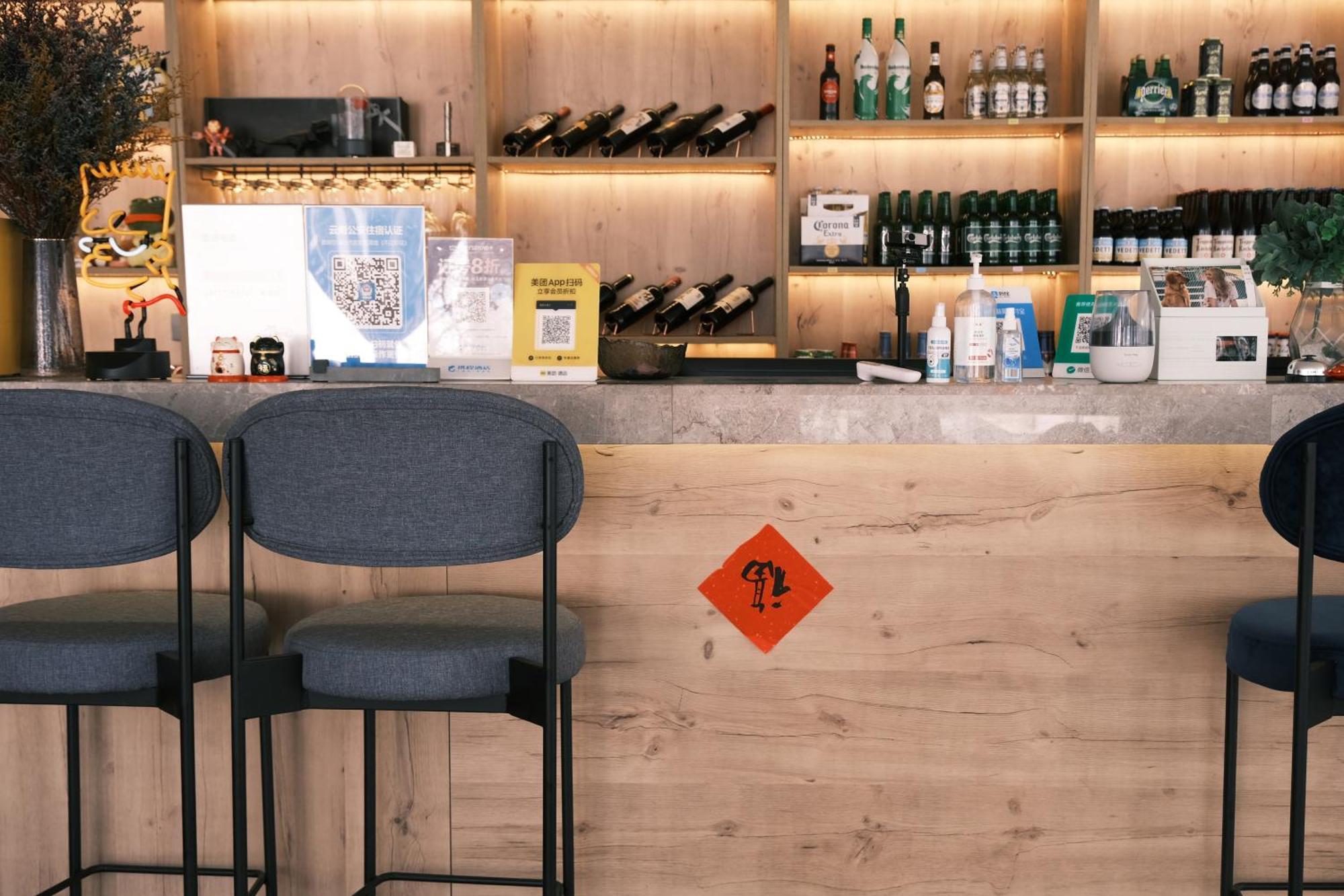 No Flowers Boutique Hostel Кунмин Екстериор снимка