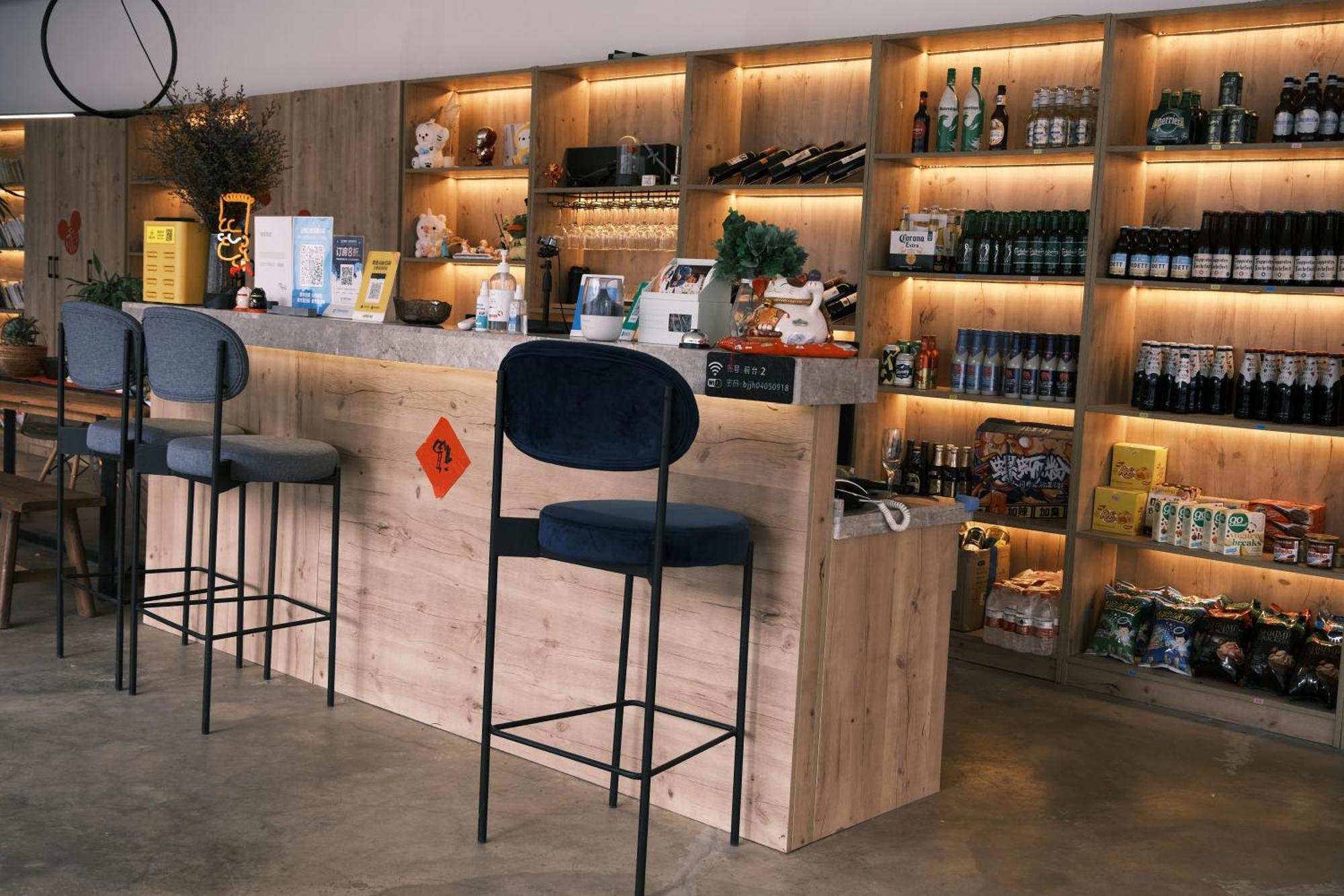 No Flowers Boutique Hostel Кунмин Екстериор снимка