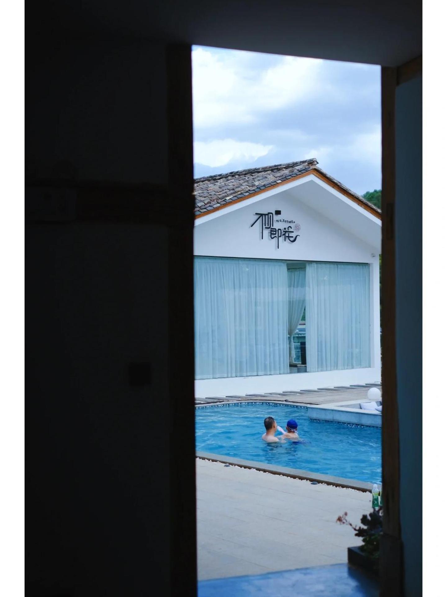 No Flowers Boutique Hostel Кунмин Екстериор снимка